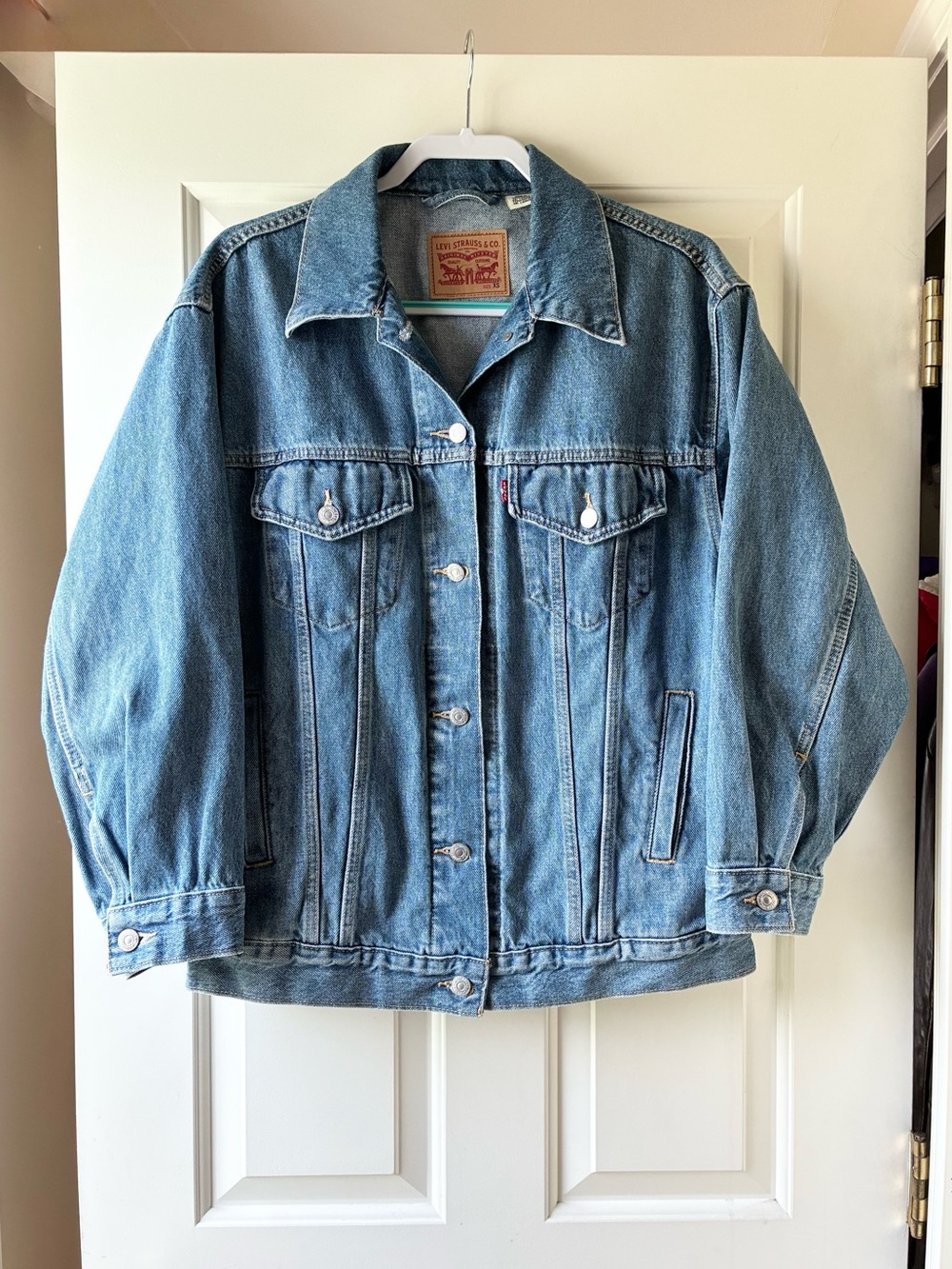 Vintage Levi's Women's Classic Trucker Denim Jacket Medium Wash Oversized XS - Picture 2 of 12